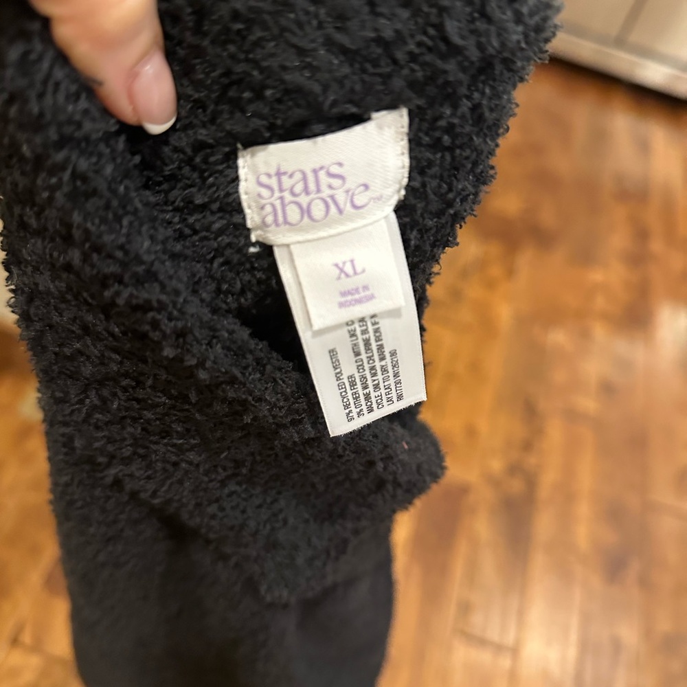 Stars Above Black Fuzzy Sweater Shorts XL‎ - Picture 3 of 4